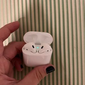 APPLE AIRPODS